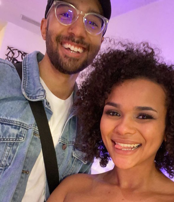 so we did a thing..&amp; ugh i wanna do it again. &amp; AGAIN! nice meeting you @ImOliDavis 😘😘 https://t.co/<a href="/tag/mvsales"class="tags"><span>#mvsales</span></a>