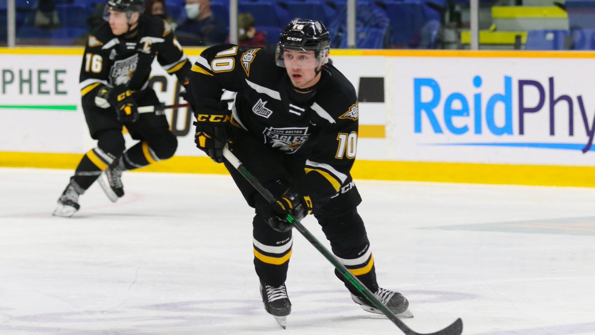 Congratulations to Eagles forward Connor Trenholm who has been given a "C" rating for the upcoming 2021 NHL draft! A "C" rating indicates Central Scouting has identified a player as likely to be chosen in rounds four through six.