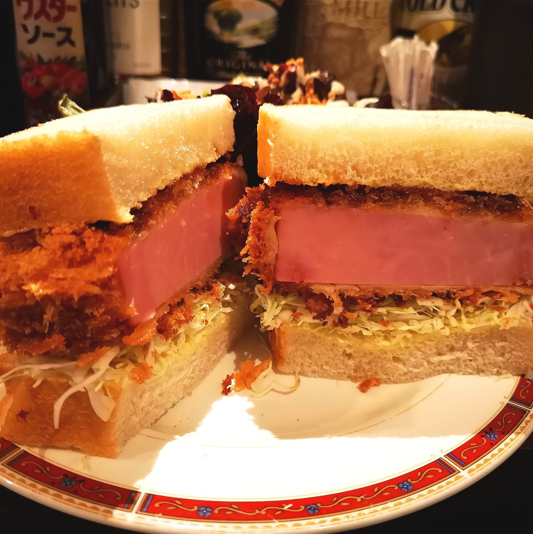 チキッチン 新宿ゴールデン街チキッチン 本日のメニュー ハンバーグきのこ餡掛け ラムケバブ串 サンドにも ぱりぱり ホットドック 照り焼きチキンサンド チキンソテーチーズソース ポークチャップ Bltサンド フレンチトースト 2種から 生