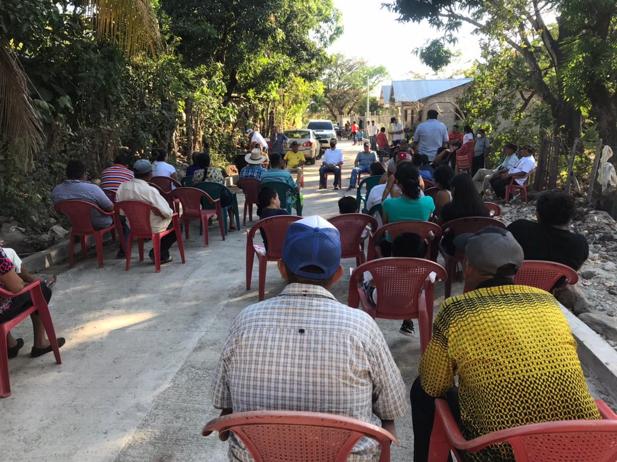 AlcaldeBoanerge's tweet photo. #Jucuarán | 🛣️🙌 Esta tarde entregamos un nuevo proyecto de
 #ConcreteadoHidráulico en calle del sector "Los Andrades", en comunidad Puerto Caballo. Con esta obra llevamos esperanza, desarrollo social y económico a nuestras familias. 
🛣️🙌 #JucuaránAvanza 👌 
#BoanergeCarranza 💯 https://t.co/RPyoiUSZDF