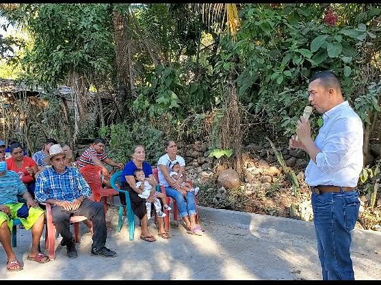 AlcaldeBoanerge's tweet photo. #Jucuarán | 🛣️🙌 Esta tarde entregamos un nuevo proyecto de
 #ConcreteadoHidráulico en calle del sector "Los Andrades", en comunidad Puerto Caballo. Con esta obra llevamos esperanza, desarrollo social y económico a nuestras familias. 
🛣️🙌 #JucuaránAvanza 👌 
#BoanergeCarranza 💯 https://t.co/RPyoiUSZDF