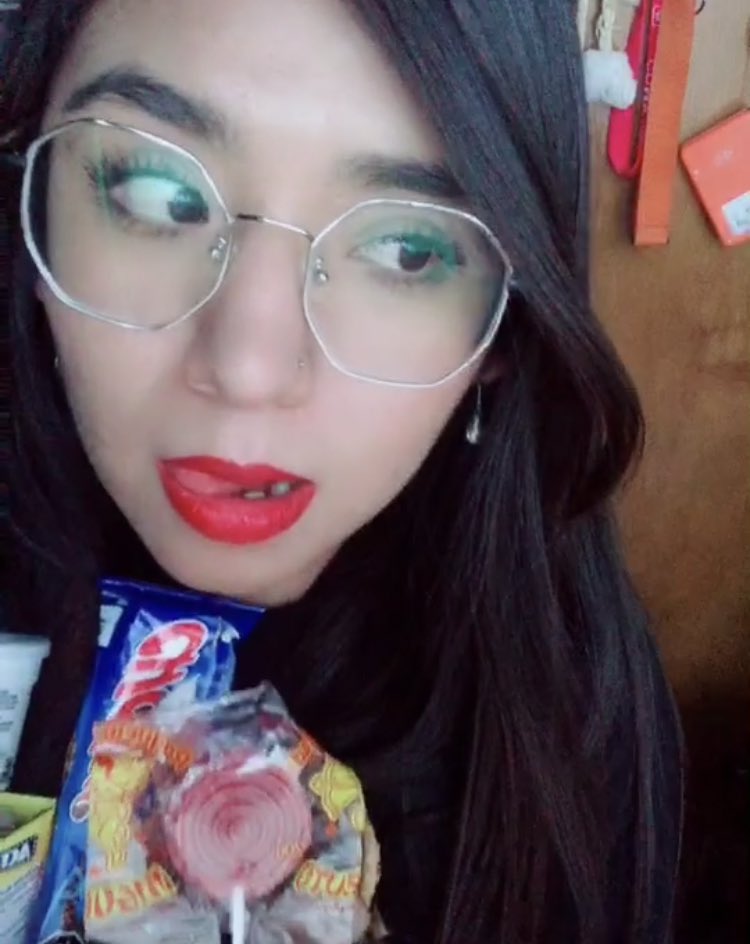 Ingriid_PS's tweet photo. Llenando el vacío con dulces 🍭🍿🍫🍪 #HappyInn https://t.co/NbiH3bbXZq