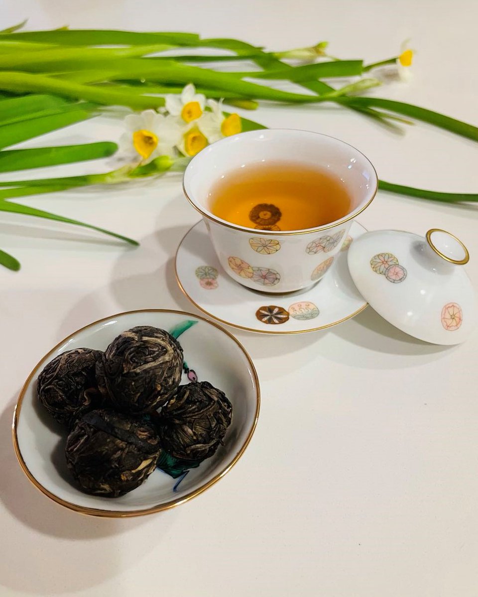 DenongTea's tweet photo. A precious gift from the deep forest, the 2019 Amber Leaves Raw Pu-erh. Made solely by hand, every leaf is carefully selected and every bit is cherished. #tea #pasadena #pasadenalife #tearoom #teaaholic #Puerh #teaware #AmberLeaves https://t.co/1iiZueAnoK