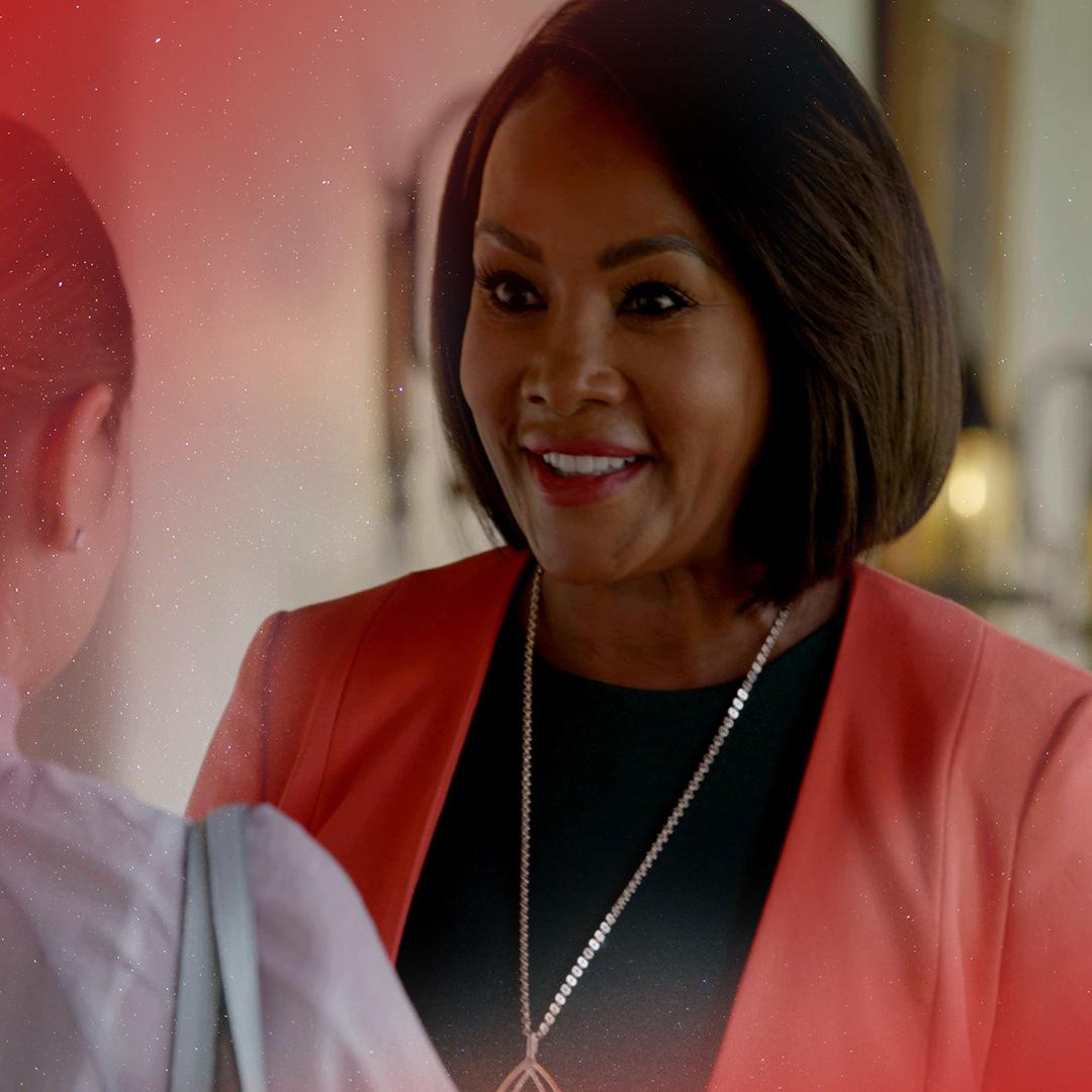 LMN's tweet photo. Who wouldn't fall for a prince? ๐คด #TheWrongPrinceCharming starts right now. @MsVivicaFox @CrisProsperi #DeadlyResolutions https://t.co/dxSU4nH6wF