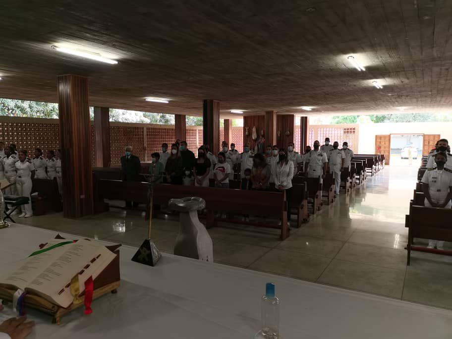 AMARB_Oficial's tweet photo. #22ENE21, el Alma Mater de la Armada Bolivariana se une con clamor profundo en una misa a nuestros Oficiales que han partido de la vida terrenal, rendimos honor a excelentes patriotas y extraordinarios líderes  revolucionarios.@amarb_oficial 
@UMBV 
#DiosyPatria https://t.co/vAtaOu2HU4