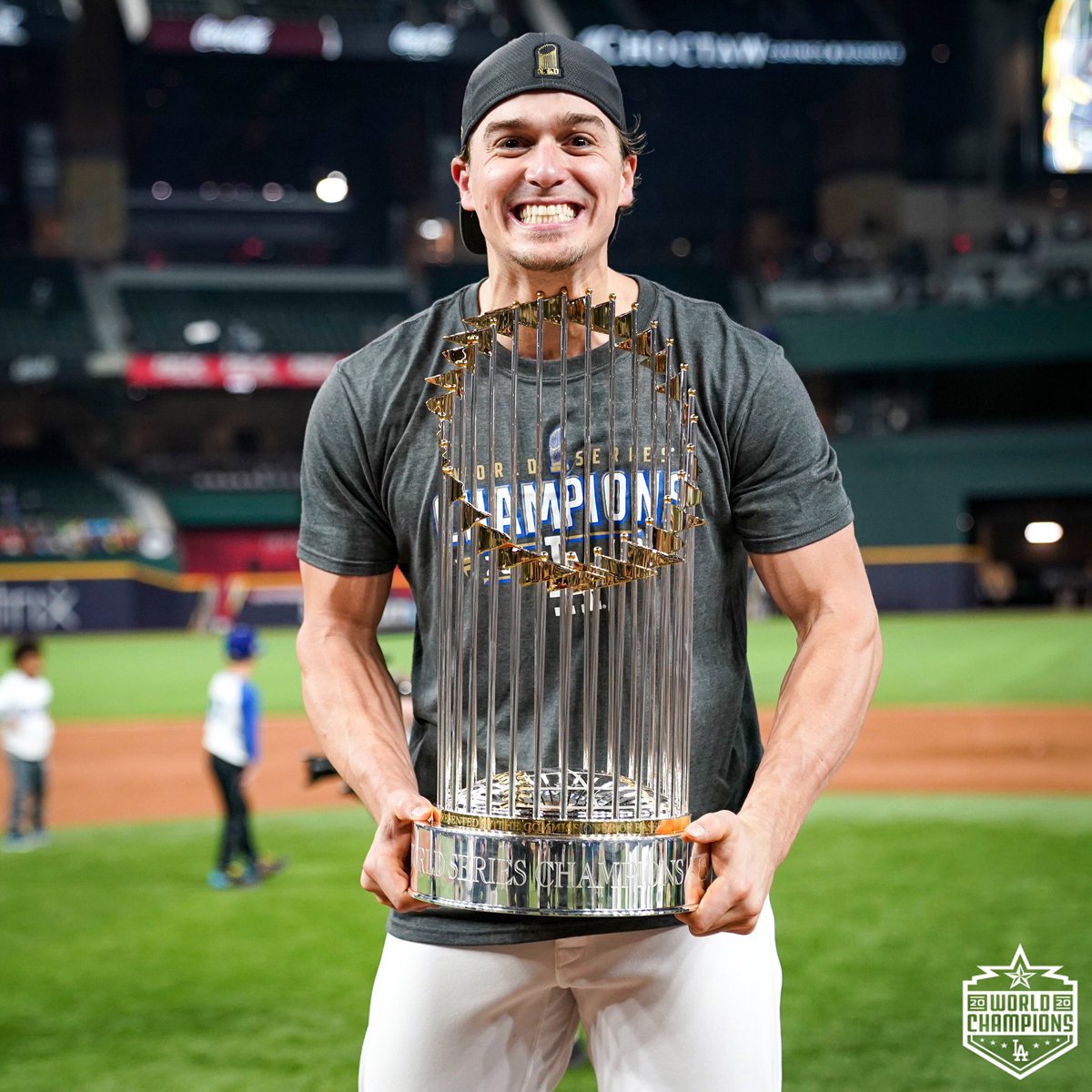 ByBlakeWilliams's tweet photo. Besides for having one of the best personalities in baseball, Kiké was a big part of the Dodgers' success in recent years and always stepped up in the postseason with many clutch hits. I'm definitely going to miss him on the Dodgers. Best of luck with the Red Sox, @kikehndez! https://t.co/b5LIl64CKS