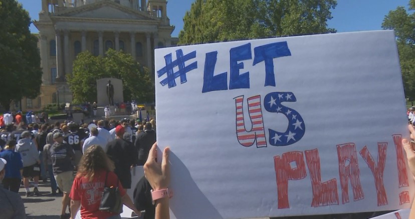 hoijim's tweet image. To Illinois High School Athletes-
Thanks for your amazing patience, leadership, rallies, social media campaigns-  KEEP IT UP and we will have GAME ON!
 Can't wait to show your highlights again!