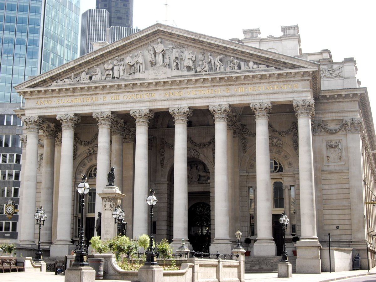 In the City of London there were not any banking houses operating in a manner recognized as so today until the 17th century, although the London Royal Exchange was established in 1565.