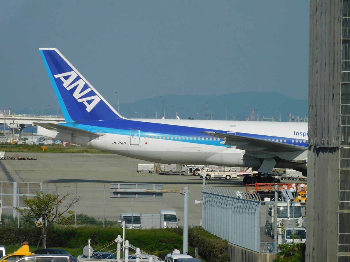 Emariinu2006's tweet photo. 702はまだ生き残ってんのか？ ＃JA702A ＃B777 ＃B772 https://t.co/pDYDLNp2YX