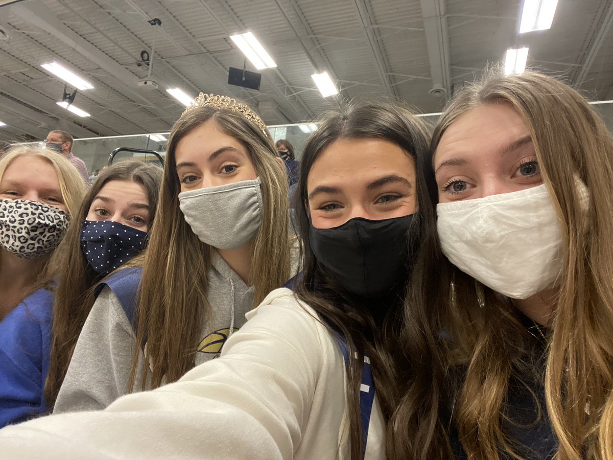SMCC_STUDENTS's tweet photo. biggest student section of the year 🤩💛🏀💙 FEATURING THE QUEEN SARA MORROW #PantherStrong #Hoco https://t.co/ujWCNZIX8S