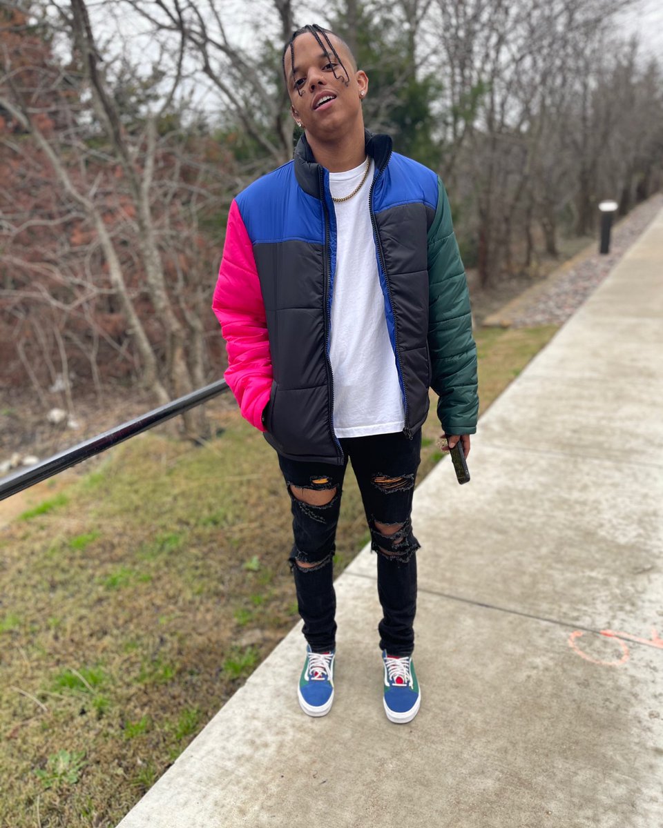 CalenRaps's tweet image. Cloudy Daze 🌩🌩

— Starting this week I’m droppin new music EVERY MONDAY for the rest of 2021..
48 weeks straight, no breaks. 
#MondayMedicine💊 first music video 01/25
Love y’all &amp;amp; thx for listening