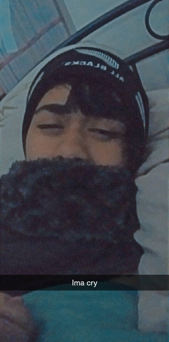 EAylith's tweet photo. Leg pics 🖤 + me being a goblin that hates waking up early.
[Yes I wear beanies to bed, burn me at the stake if you will.]
#eboy #alt #femboy #cuteboy #softboy #legs https://t.co/spRVldzDet