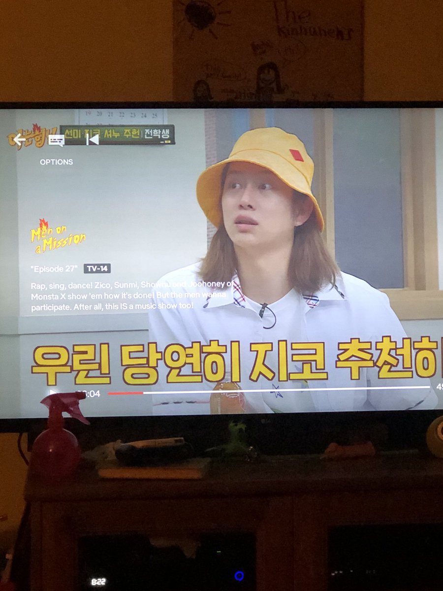 elocin17's tweet photo. Emp#2 announced “I don’t like the hair on the guy in the bucket hat.”
#HeeChul, my sincere apologies for raising my staff poorly. Her discipline will be swift & severe. We will spend 48 hours listening to #SuperJunior & reviewing your Variety Show catalog.
#ICantEven #HowDareU https://t.co/gCWP0ap4wi