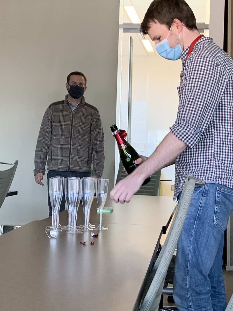 CBLopezLab's tweet photo. Exciting end of the week for the LopezLab. Got to celebrate @SebastienFelt and @yansun26 ‘s paper acceptance! This one is the result of fantastic team work between 2 Postdocs and awesome collaborations w/ @SenguptaShaon @ChrisChiuLab and T. Hartert! An effort of more than 6y! https://t.co/gz0GWgkC43