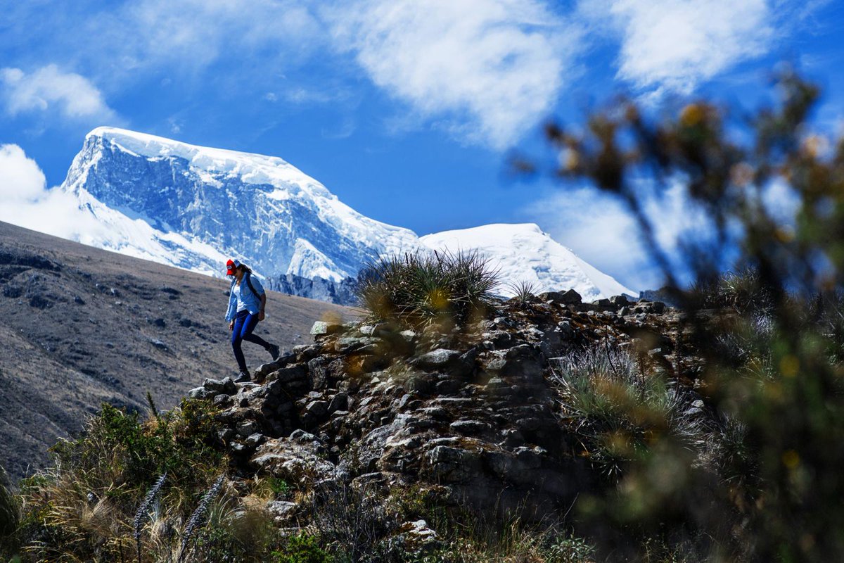 IncMachu's tweet photo. Enjoy these amazing landscapes of the Cordillera Huayhuash in Huaraz, a spectacular 30 km long cluster of summits in the Peruvian Andes! A close encounter with pristine nature away from the crowds and waiting for you #PeruMachuPicchuLuxurytours #adventuretourperu  #MachuPicchuInc https://t.co/RpJj13gB02