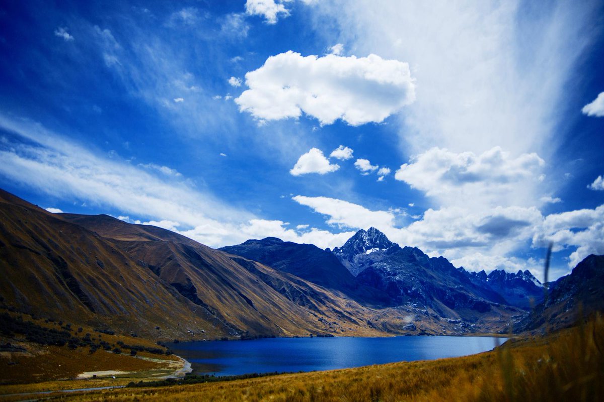 IncMachu's tweet photo. Enjoy these amazing landscapes of the Cordillera Huayhuash in Huaraz, a spectacular 30 km long cluster of summits in the Peruvian Andes! A close encounter with pristine nature away from the crowds and waiting for you #PeruMachuPicchuLuxurytours #adventuretourperu  #MachuPicchuInc https://t.co/RpJj13gB02