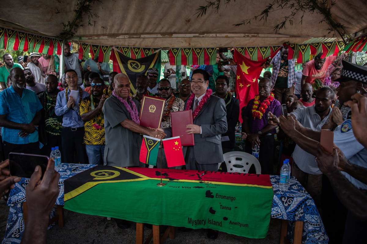 CCECC14's tweet photo. Yesterday marked a milestone for the people of #Pentecost in Vanuatu as the #Chinese Ambassador to #Vanuatu His Excellency Zhou Haicheng's signed the first phase of the project. The tar-seal road will be build by #CCECC.
#CCECCVanuatu #ChinaVanuatu https://t.co/X0wQmQgn2r