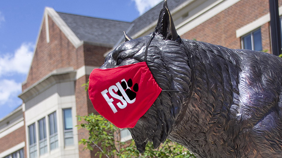 FrostburgState's tweet image. 𝙈𝙖𝙨𝙠 𝙪𝙥 𝘽𝙤𝙗𝙘𝙖𝙩𝙨!
Everyone on campus must wear a mask when in the presence of others except in your personal room. This includes visitors!