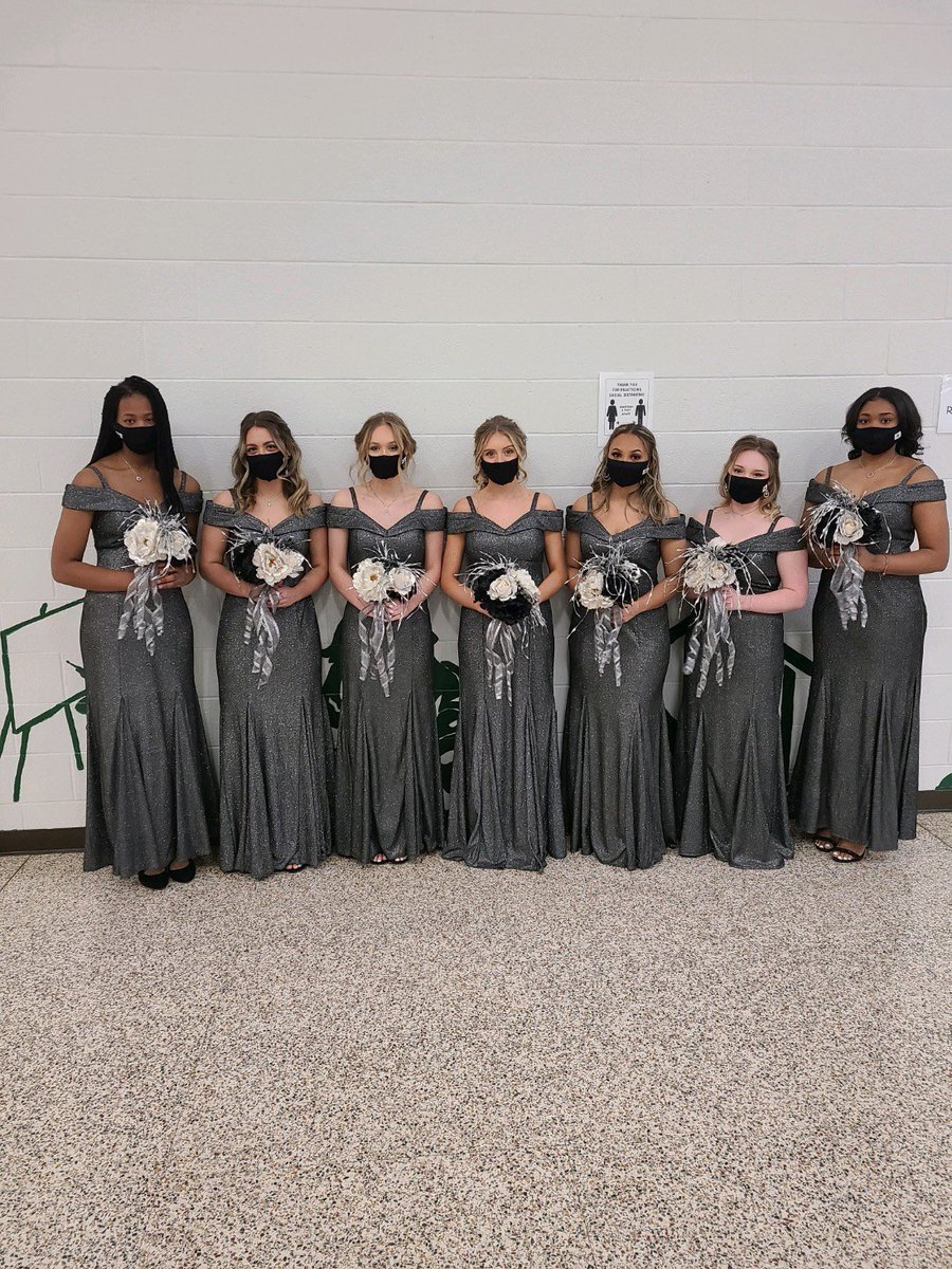 GreenWavePride's tweet image. Basketball Homecoming Court 2021. Beautiful group of young ladies. #EarnedtheG #GWP