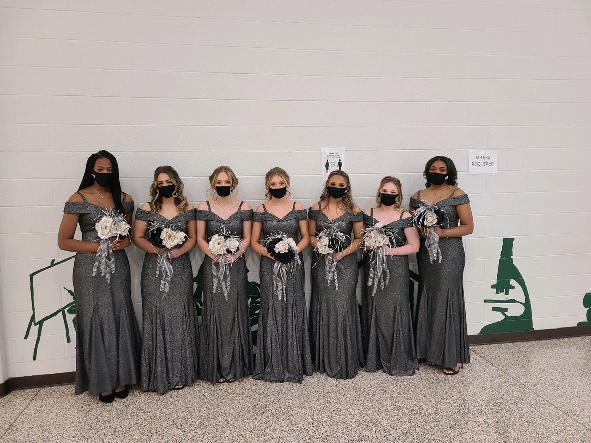 GreenWavePride's tweet image. Basketball Homecoming Court 2021. Beautiful group of young ladies. #EarnedtheG #GWP