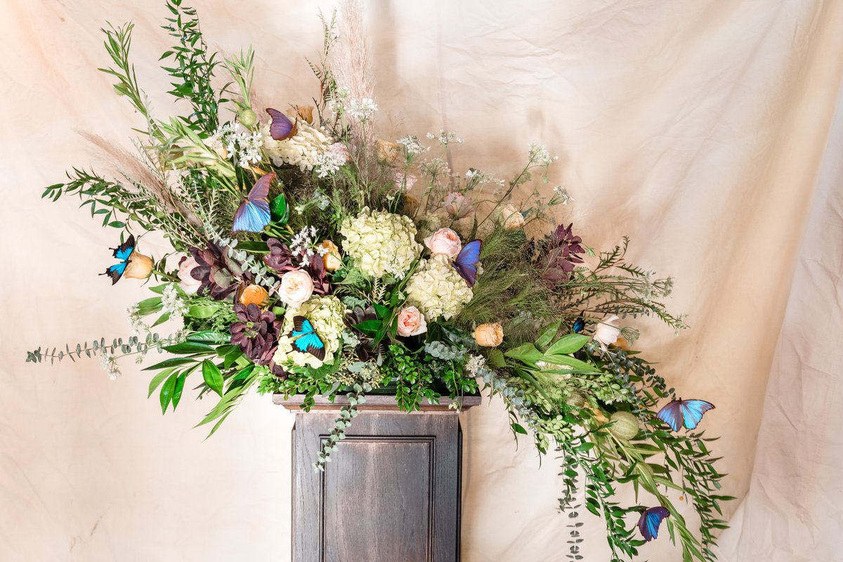 FlowerNo5's tweet photo. When we create arrangements, "average” won't cut it. We're committed to providing picture-perfect results for every order. https://t.co/BKBX8qeifV
