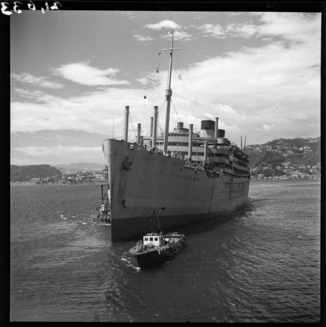  #OTD 75 years ago 28 Maori Battalion arrived home. Acting PM Walter Nash came aboard Dominion Monarch in Wellington harbour and the welcome speeches could be heard as the ship berthed at Pipitea Wharf, near to where the Battalion had departed almost 6 years earlier.  #HokingaMai75