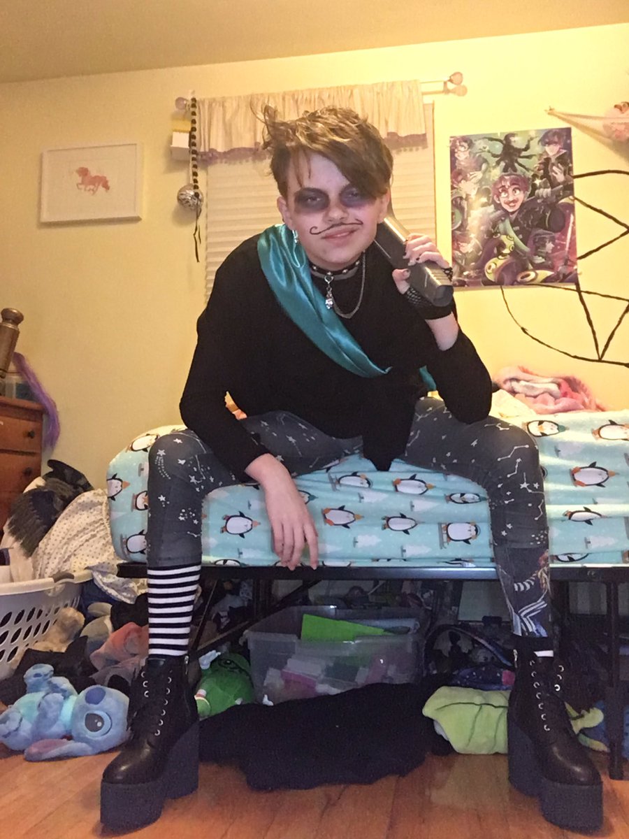 smalldistortion's tweet photo. HII I’m Crane my pronouns are They/Them He/Him Bug/Bugs Corpse/Corpseself It/Itself and Genocide/Genocide’s and I’m a cosplayer and artist. I have depression, anxiety, anger issues, and tics idk id that last two are disabilities 
@ThomasSanders
#disabledfandersday #disabledfander https://t.co/rghQzqg37I