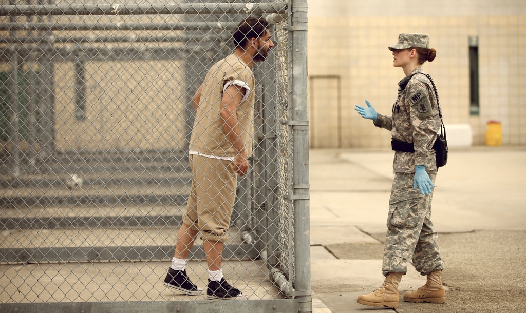 Coronel Drummond: Nadie te da una medalla cuando lo haces bien, simplemente te degradan cuando lo haces mal.
.
Camp X-Ray (2014) - Atrapada en Guantánamo.
.
#KristenStewart #PeymanMoradi #JohnCarrollLynch #LaneGarrison #JosephJulianSoria #CoryMichaelSmith #CampXRay