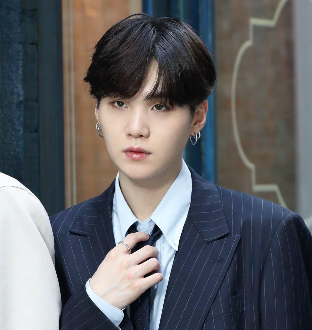 Amethyst_btstwt's tweet photo. 클래식 음악도 당대에는 대중음악이었다.
이는 취향과 이해의 문제다.      _SUGA https://t.co/6WJ3So1zcd
