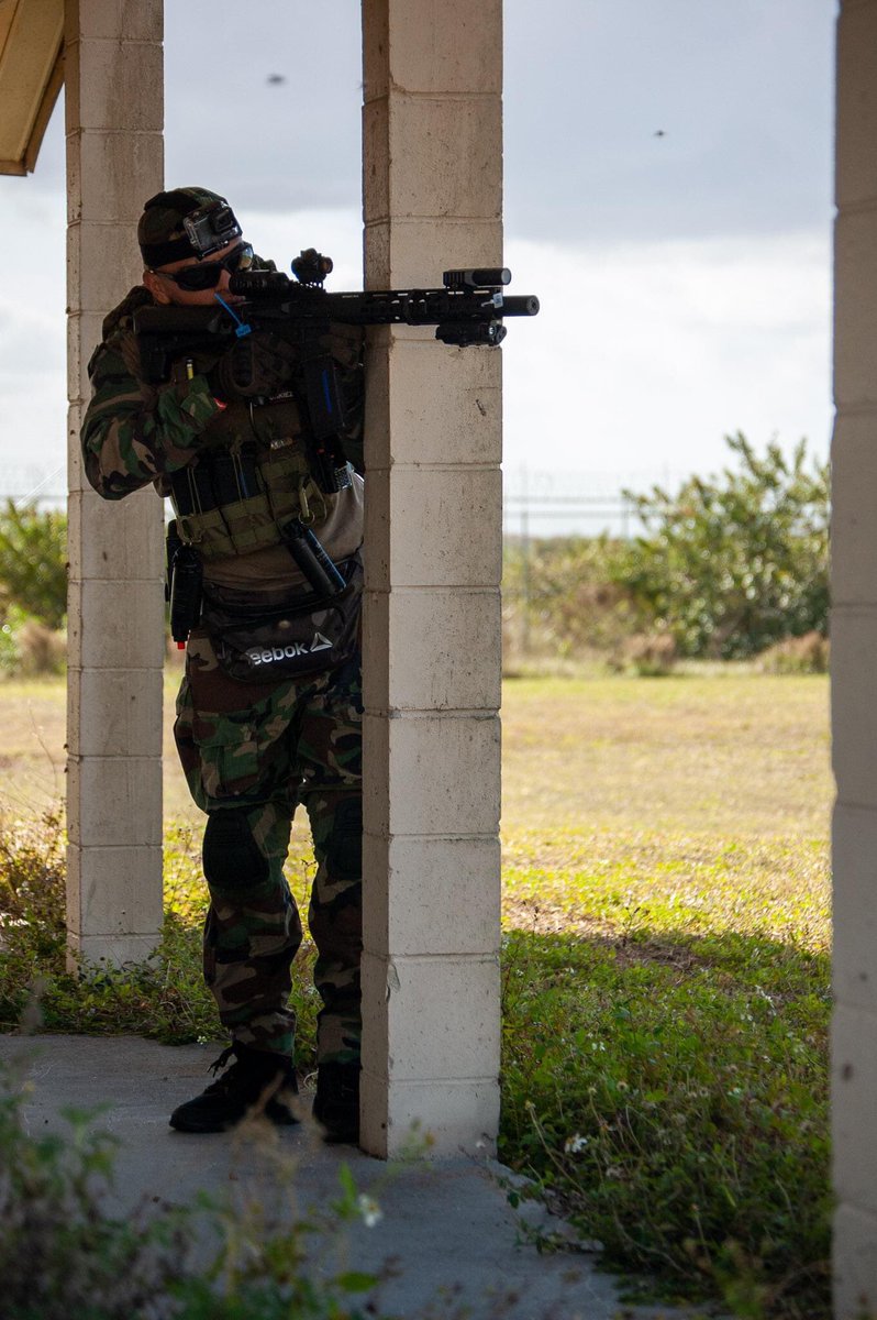 PlaysSerpent's tweet photo. Me and the homies at Operation Overwatch 6, working on getting some gameplay footage out to you guys, it was a blast #airsoft #operationoverwatch6 #milsim #bbwars #eliteforce #vfcavalon #hk416 #eliteforcehk416a5 #serpentplaysairsoft #rangergreen #multicampattern #soverignstates https://t.co/wZYaAApeOF