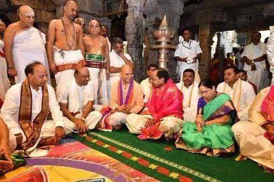 In 2017,  #KCR Garu donated jewellery worth Rs 5 crore to Lord Balaji at  #Tirumala and fulfilled the vow he had taken at the time of separate  #TelanganaMovement (3/6) @KTRTRS