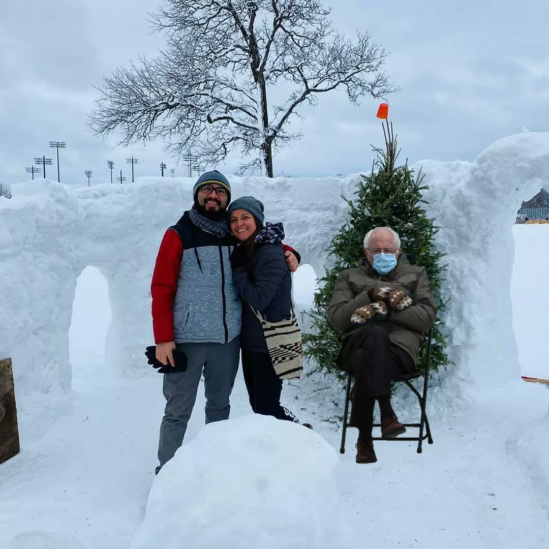 richybotero's tweet photo. #BernieSanders también estuvo con nosotros disfrutando del #invierno en #Montréal.
#berniesmittens
#BernieSandersMittens
#hiver #cestfun #alamode #mitaines #tendencia #nopodiaquedarmeatras #muydivertido #fotosconbernie #Berniememes https://t.co/OXwQ4p860d