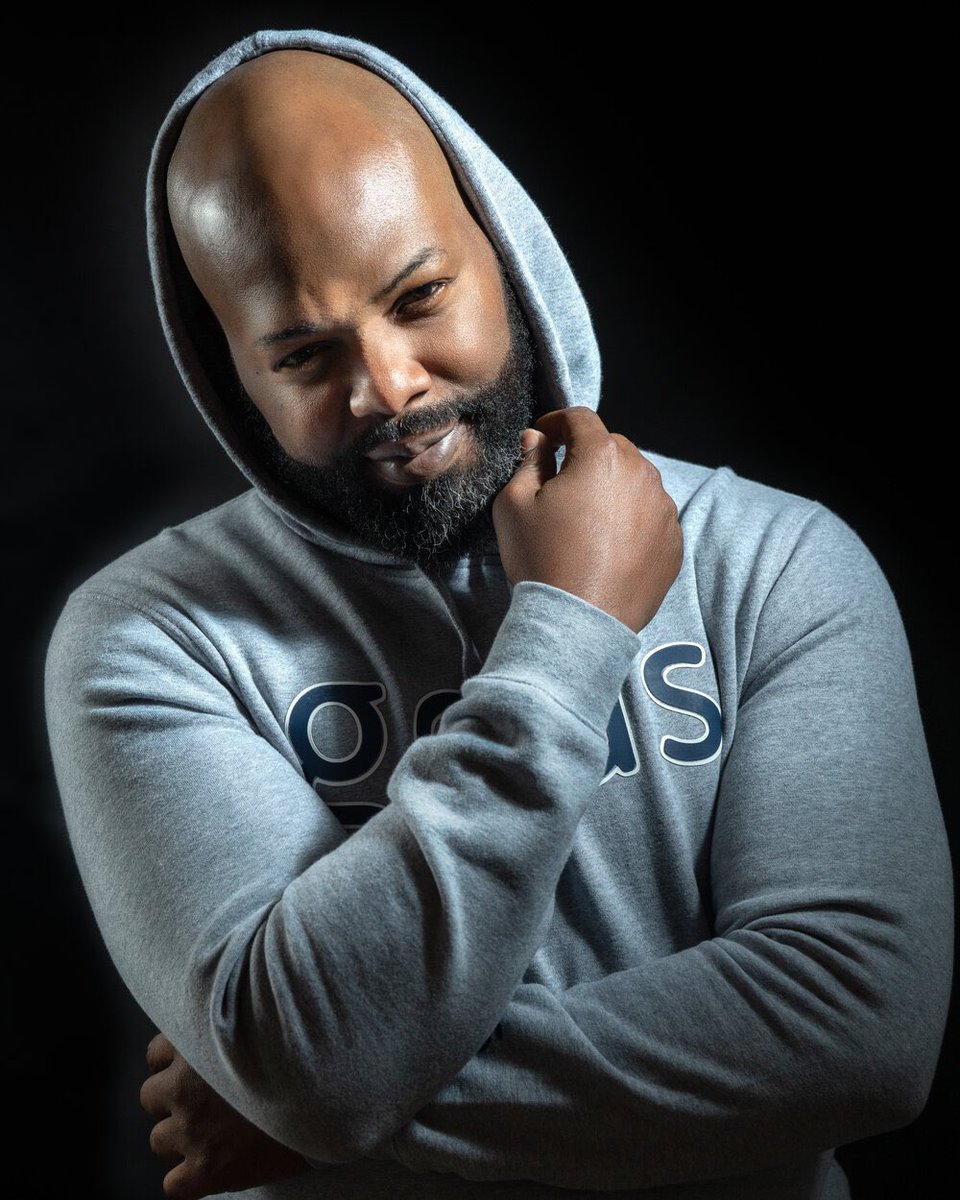 J. DILLARD, author of JD AND THE GREAT BARBER BATTLE, is a master barber, a certified consultant, industry leader, and “barberpreneur.” He started cutting his own hair at the age of 10, which makes him a true visionary bc he has been preparing for this pandemic FOR YEARS. 