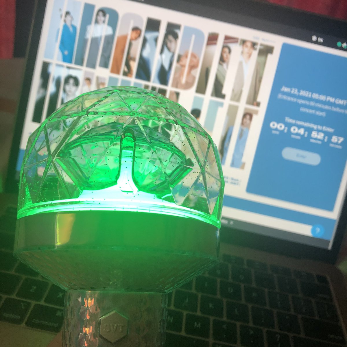 cheoranghaee's tweet photo. I’m so excited,,, it’s my first Seventeen concert 🥺

#세븐틴 #SVT_IN_COMPLETE @pledis_17 https://t.co/xUpzsWlSrL