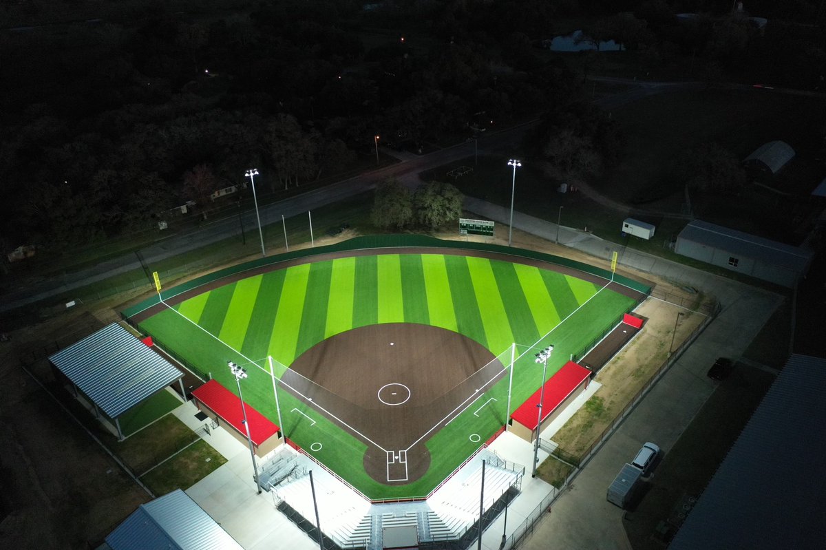 TJTXTurf's tweet photo. @Symmetry_Sports knocked out another awesome @AstroTurfUSA field for @IsdColumbus  Softball.   Big thanks to everyone who made this happen. https://t.co/KlLosBV6M6