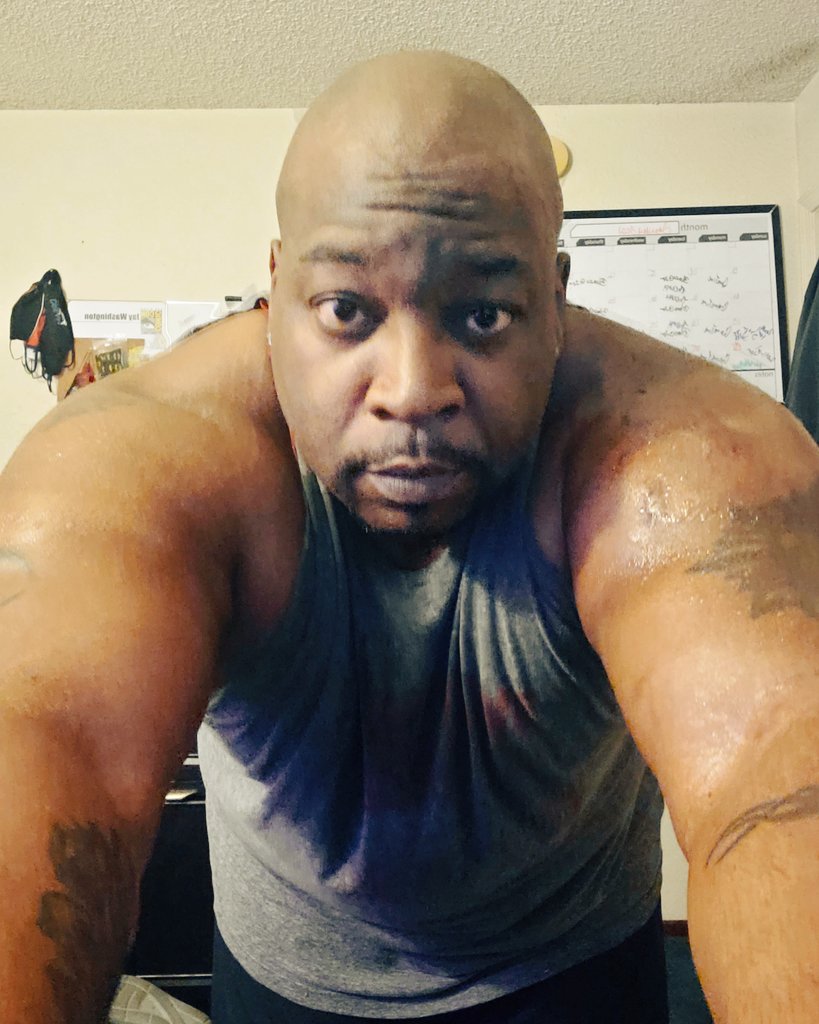 MrJayWashington's tweet image. #speed3point0 also known as #burpeehell is arguably the most intense one in ALL of #FocusT25 but I told myself I wasn't gonna run from it &amp;amp; push TIL the end. Any little energy is gone but it's worth it to achieve results #SuperVillainStatus #MrMirakuru #focused #weightloss