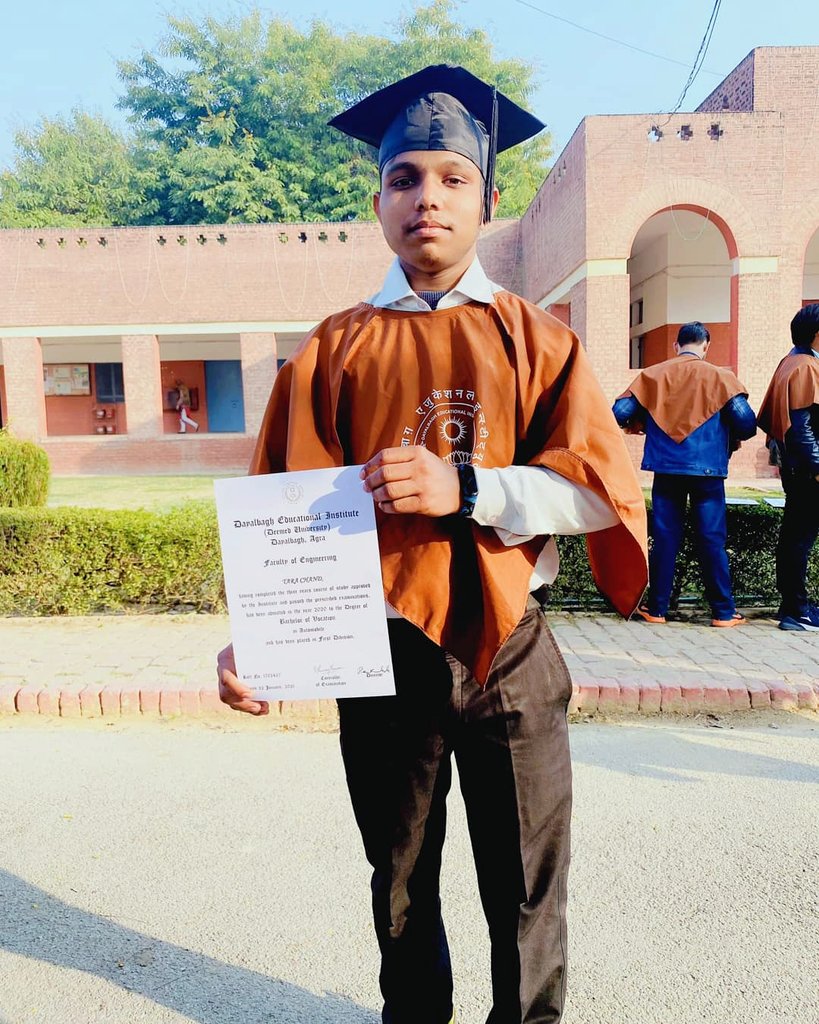 Tara__Chand's tweet photo. 👨🏻🎓 Finally, Bachelor Engineering was Completed. 👨🏻🎓
#official #graduate 👨🏻🎓
@DeiDayalbagh
@nssdei
#dayalbagheducationalinstitute
#Bachelor #faculty #engineer https://t.co/Nf1cvqMnwl