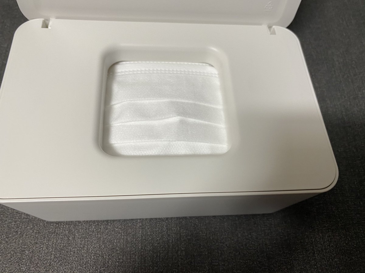 Maa Adhdママ マスクケースを100均から無印に変更 100均のラベルシールにテプラをペタリ 布マスク用にニトリの整理トレーnブランmですぐ取り出せます 玄関の収納棚がスッキリ