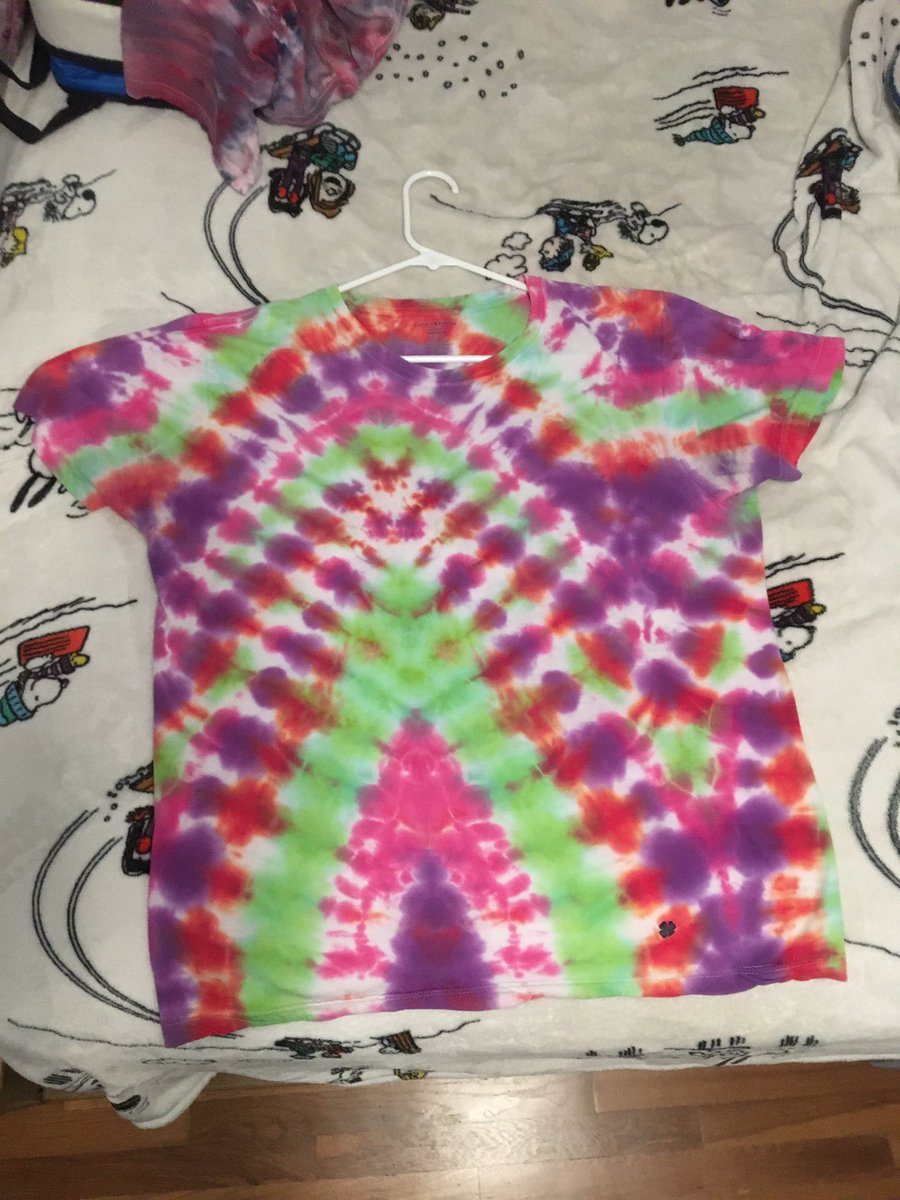 brubinator's tweet photo. If anyone wants a free tie-dye, ive got some extra dye hangin around. Cant guarantee any particular colors but if youve got an extra white shirt you dont really care about, ill sauce it up for ya. First 3 patterns i can easily re-create, lmk 🤷🏼‍♂️ hit that rt https://t.co/LOX2GjiowO