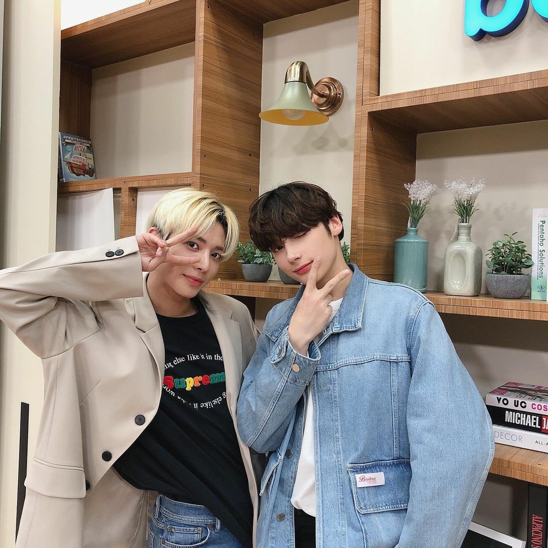 So glad that Calming DJ Jan-d and Geum-d came and made Sunday evenings something I now look forward to. I used to dread it coz it meant weekend was over but now I look forward to it all week! Let me keep all my musings here.  #HUENINGKAI  #TAEHYUN  #TXTHealingDay