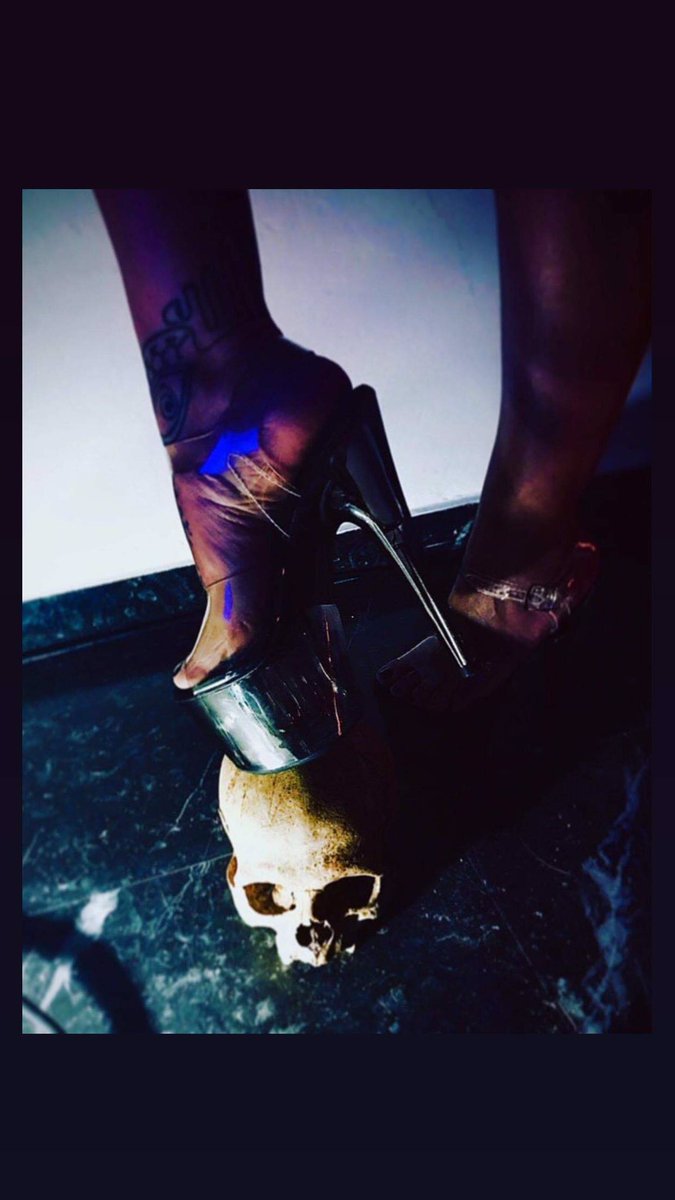 chrysa_lo's tweet photo. #highheels #highheelsshoot #SkullgirlsVDay2021 #skul #skullgirls #foot https://t.co/e8lr1qI8Mi