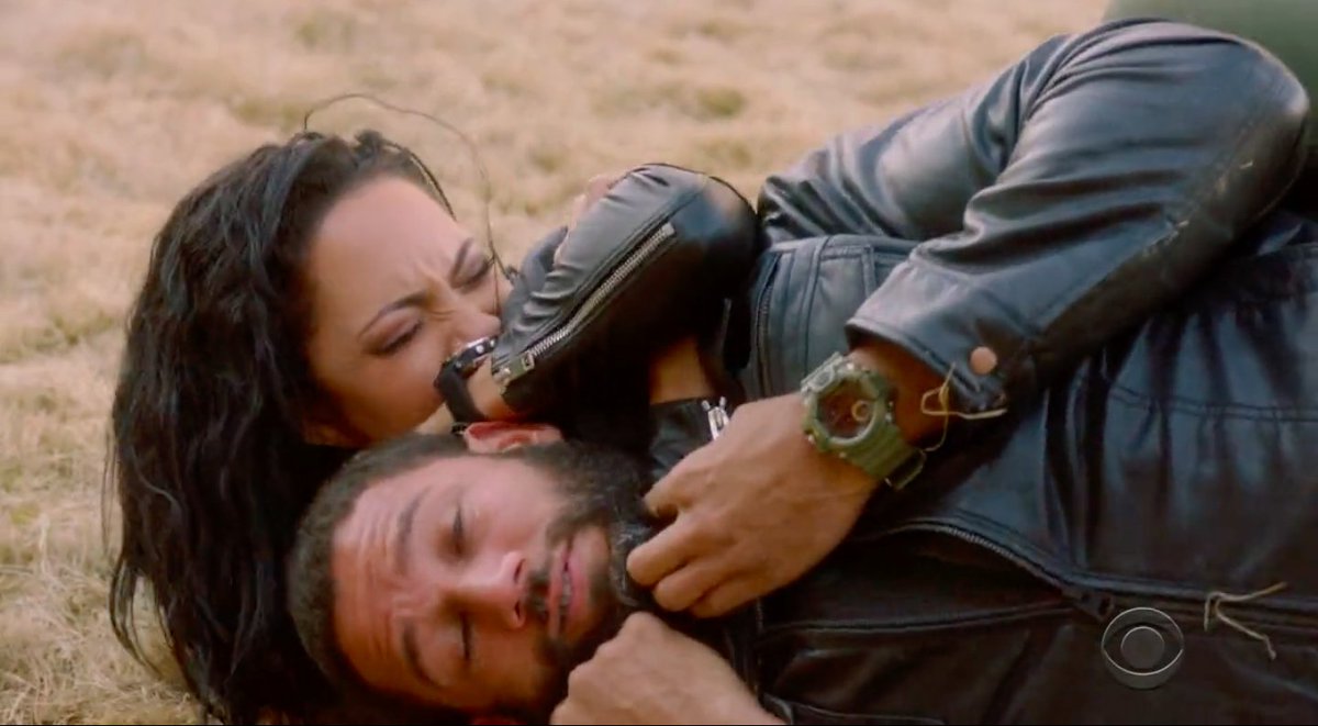 Riley Davis and Angus MacGyver
Queen and King of the Sleeper Hold
Riley taught Mac how to do that.
And yes its cannon.
#MacRiley #MacGyverCBS https://t.co/mDF8cgPwyj
