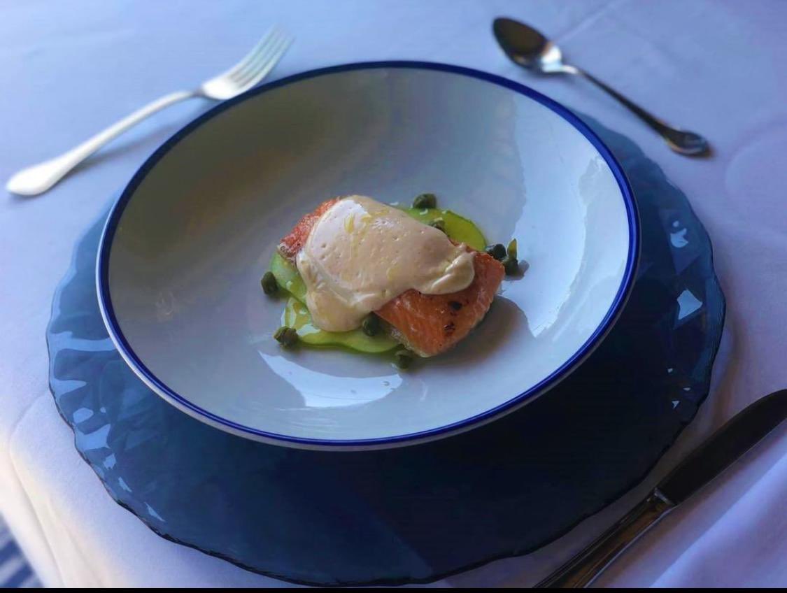 cascomte's tweet image. El chef Joan Abrines de @cancarrossa se encargará de hacer este maravilloso menú degustación que constará de cinco platos: aperitivo, entrante, pescado, carne y postre. El precio es 35€ por persona (bebidas no incluidas). Por supuesto, seguiremos todas las medidas de seguridad.