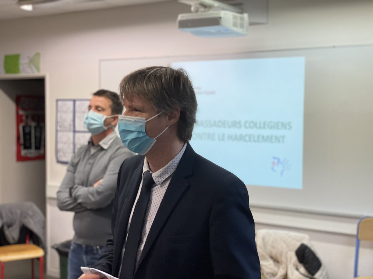PhilippePICARD2's tweet photo. Première formation de l’@ac_orleanstours des ambassadeurs collégiens contre le Harcèlement au collège de Sainte Maure de Touraine ! 👏 pour la dynamique des élèves et des personnels et 🙏 à @sylvaindisson DAVL pour cette belle organisation ! https://t.co/vxewBwQxVT