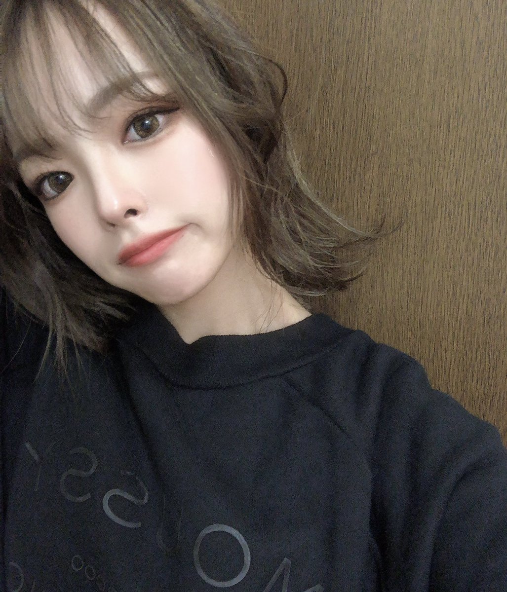 ____r7s's tweet photo. ショートなったりロングなったりしてるなぁ〜。
あ〜〜〜〜
永遠に10代でいたい〜っっっ🧚🏽‍♂️ https://t.co/nH93XRY1Ai