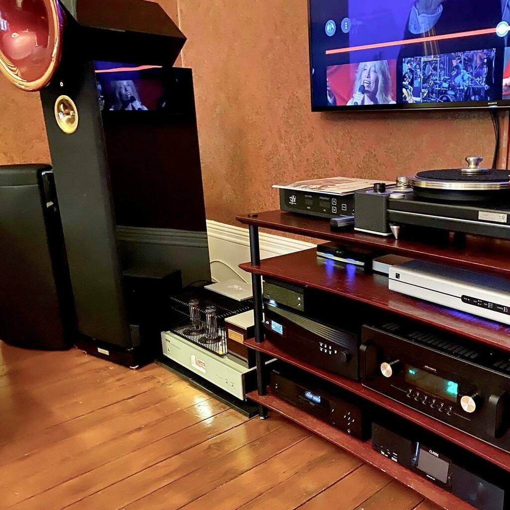 AudioVenue's tweet photo. Our installers where back in Plymouth this week, installing the Audio Research Reference 6SE pre-amplifier, along with Transparent XLR Cables. #jlaudio #jlaudiosubwoofer #jlaudiogotham #gothamsubwoofer #dcs #dcsrossini #rossiniplayer #audioresearch #ref… https://t.co/Ccwbh2CbHw https://t.co/EHS6h7SCow