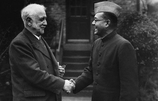 Jan 1938 : Labour Politician George Lansbury greeting Netaji Subhas Chandra Bose in London.Conservative Tories refused to meet Bose. During his inaugural speech in Haripura in 1938, Netaji quoted Lenin and Trotsky and praised the British Communist party.