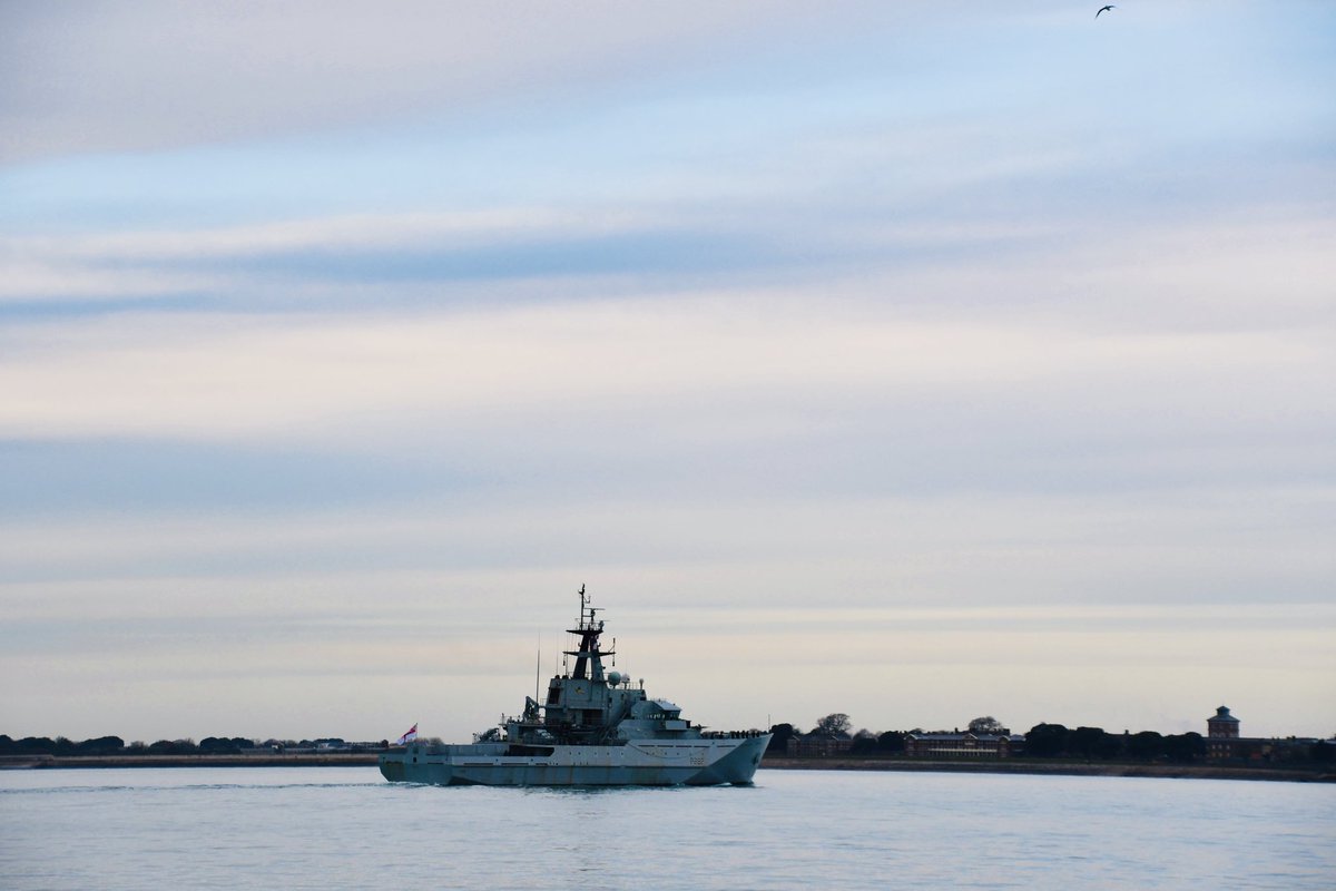 AmzJS13's tweet image. 👋 Morning @hmssevern 🇬🇧 #LockdownExercise @RoyalNavy @HMNBPortsmouth @qhmportsmouth @OverseasPatrol @PortsmouthProud @NavyLookout @UKDefJournal
