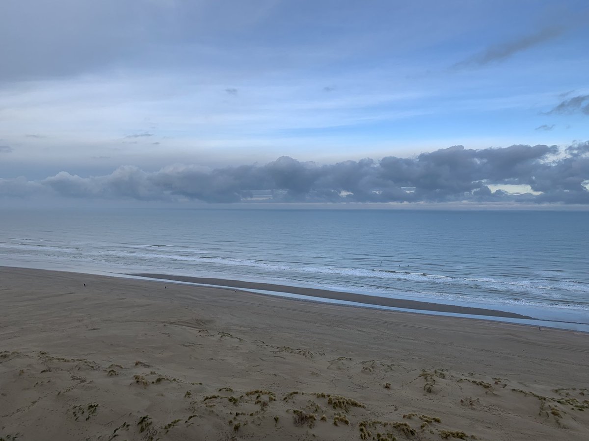 demeulewan's tweet photo. Oostduinkerke in volle ochtendglorie #vrtweer https://t.co/CDvUgoGW63