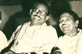 தி.மு.க பொதுச் செயலாளர் நாவலர் நெடுஞ்செழியன் கலைஞரை வேதனைக்குள்ளாக்க அந்நேர அரசியல் சூழலை நன்கு பயன்படுத்திக் கொண்டு கலைஞரை ஆலோசிக்காமல் எம்.ஜி.ஆர் இடைநீக்க செய்தியை கட்சிக்குள் உறுதி செய்வதற்கு முன்னரே ஊடகத்திடம் கசியவிட்டார். தி.மு.கவில் அமைச்சராக இருந்த நாவலர் நெடுஞ்செழியன்